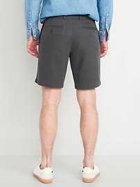 L'image numéro 2 présente Short Chino étroit Première nécessité à extensibilité intégrée, entrejambe de 20 cm