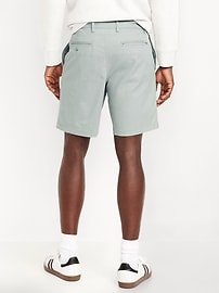 L'image numéro 2 présente Short Chino étroit Première nécessité à extensibilité intégrée, entrejambe de 20 cm