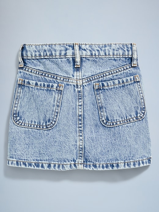L'image numéro 4 présente Jupe d’anniversaire en denim à taille haute boutonnée sur le devant pour toute-petite fille