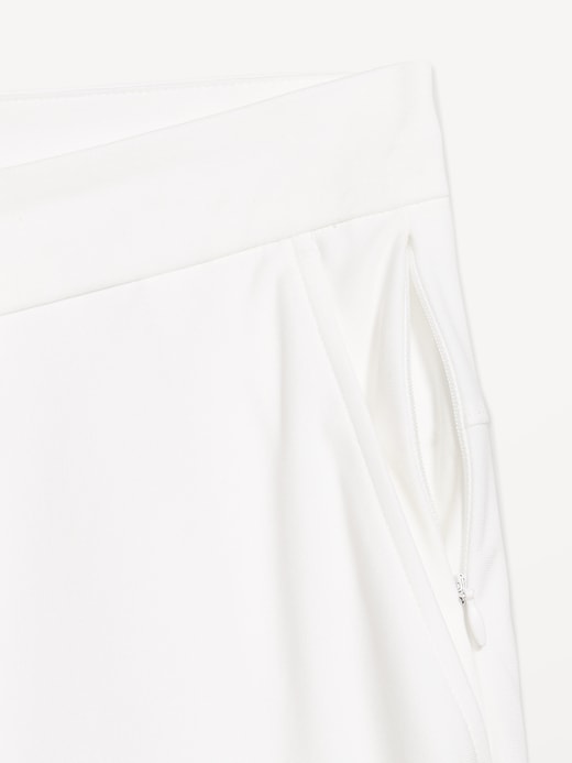 Image number 3 showing, Tech Hybrid Chino Shorts -- 8-inch inseam
