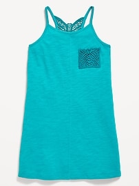 L'image numéro 1 présente Robe sans manches à dos nageur en crochet pour toute-petite fille