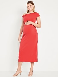 L'image numéro 1 présente Robe longue de maternité à épaules asymétriques Moments signés Old Navy