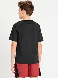 L'image numéro 2 présente T-shirt Performance Go-Dry Cool à manches longues pour garçon