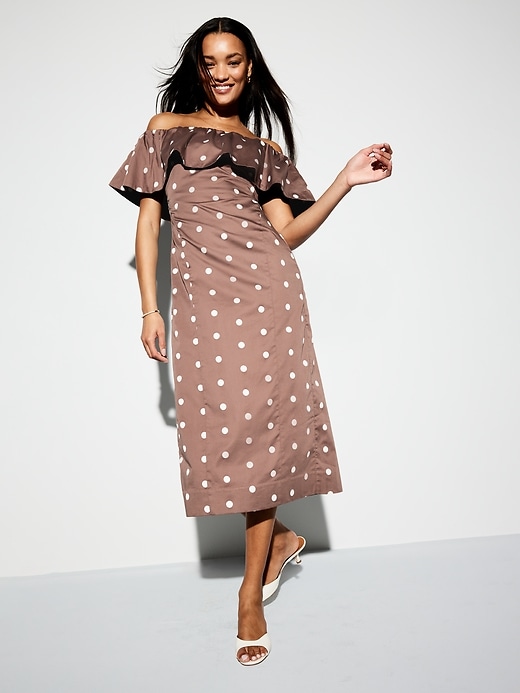 L'image numéro 3 présente Robe mi-longue à volants en satin Moments signés Old Navy