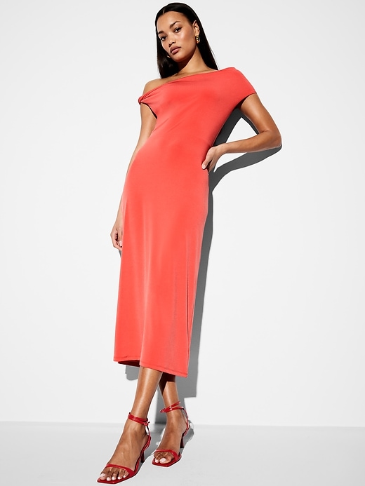 L'image numéro 3 présente Robe mi-longue à une épaule dénudée Moments signés Old Navy