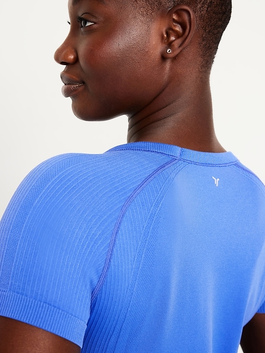 Image number 4 showing, Fluid Seamless Fitted T-Shirt