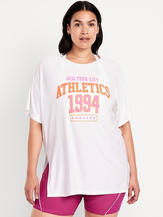 Image number 7 showing, CloudMotion Oversized Graphic T-Shirt