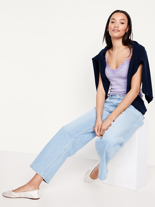 L'image numéro 3 présente Camisole à bordure en dentelle