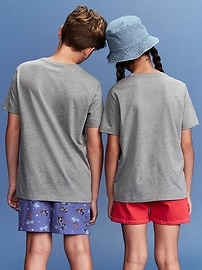 L'image numéro 2 présente T-shirt à logo unisexe Old Navy x Disney © pour enfant