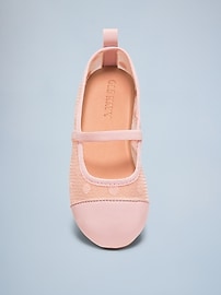 L'image numéro 2 présente Ballerines en maille pour toute-petite fille