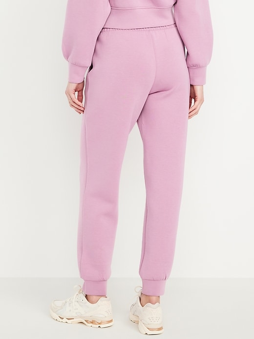 L'image numéro 4 présente Pantalon de jogging en molleton qui reprend sa forme à taille haute