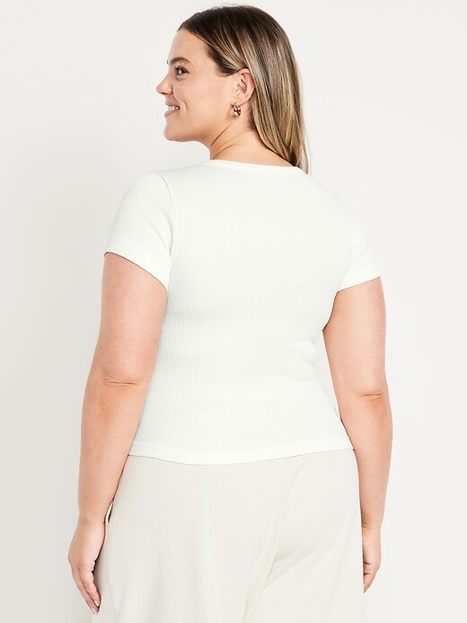 L'image numéro 8 présente T-shirt court côtelé Zénitude sans coutures