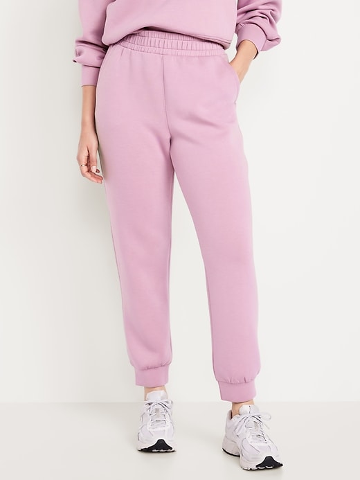 L'image numéro 5 présente Pantalon de jogging en molleton qui reprend sa forme à taille haute