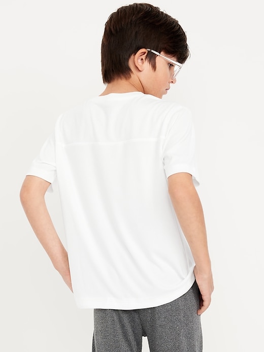 L'image numéro 2 présente T-shirt Performance Go-Dry Cool à manches longues pour garçon