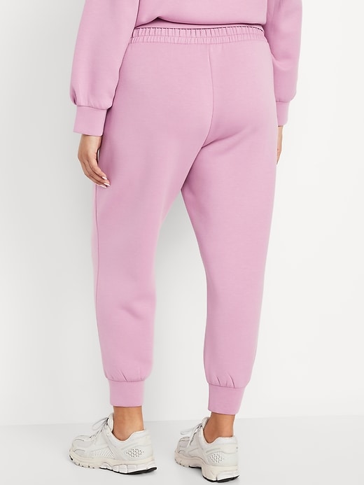 L'image numéro 8 présente Pantalon de jogging en molleton qui reprend sa forme à taille haute