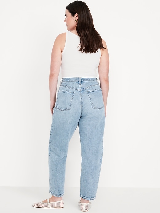 L'image numéro 5 présente Jean coupe baril à taille haute longueur cheville