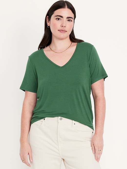 L'image numéro 4 présente T-shirt luxueux à col en V