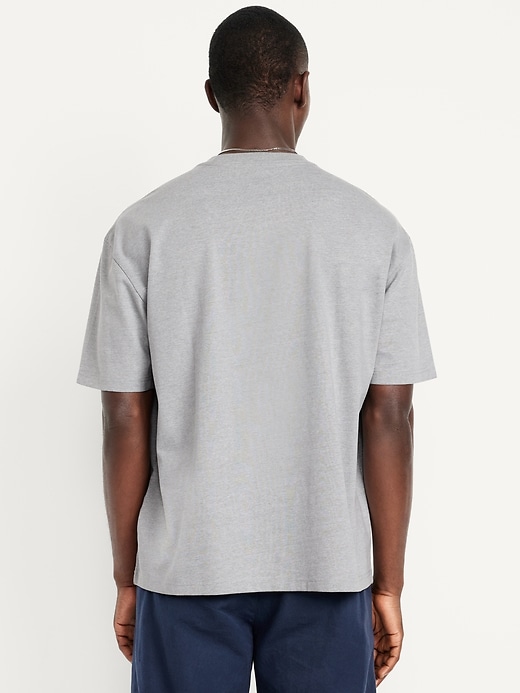 L'image numéro 2 présente T-shirt surdimensionné moderne en tissu épais