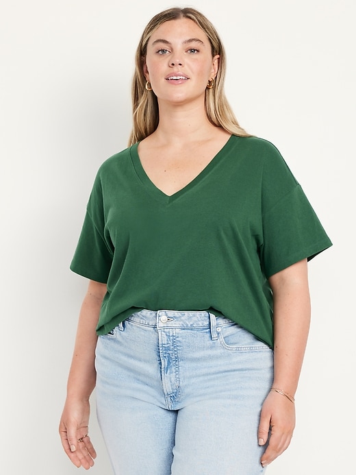 L'image numéro 6 présente T-shirt rétro à col en V