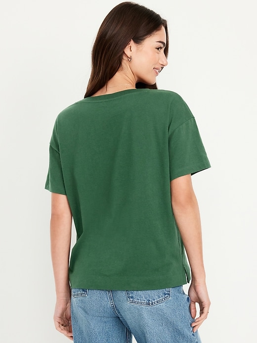 L'image numéro 2 présente T-shirt rétro à col en V