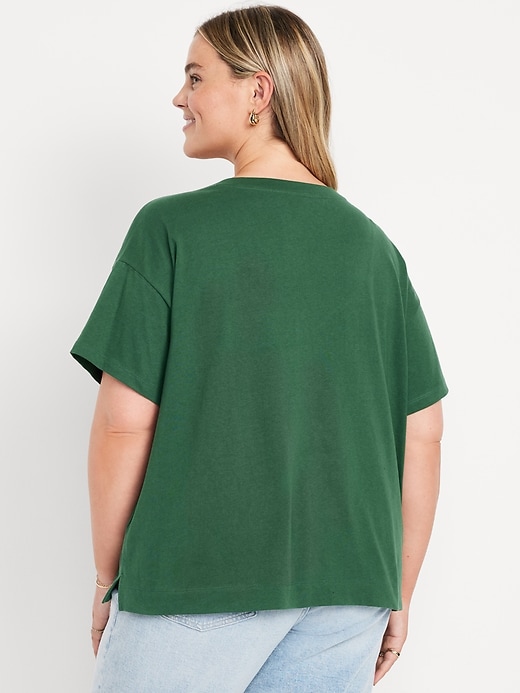 L'image numéro 7 présente T-shirt rétro à col en V