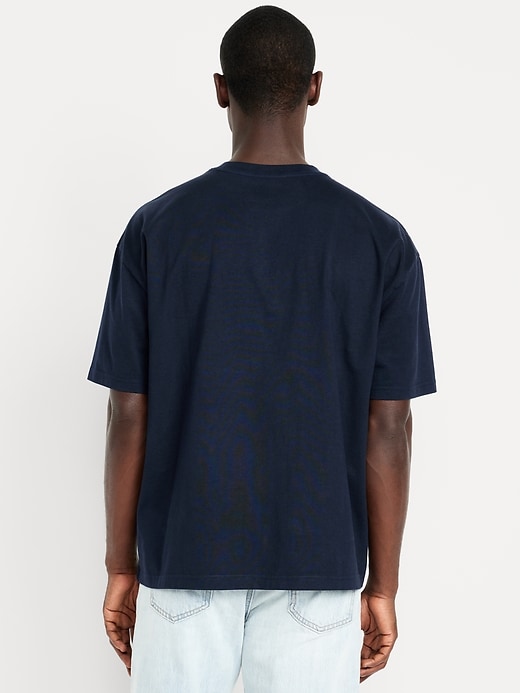 L'image numéro 2 présente T-shirt surdimensionné moderne en tissu épais