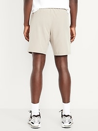L'image numéro 2 présente Short d’entraînement tissé essentiel, entrejambe de 18 cm