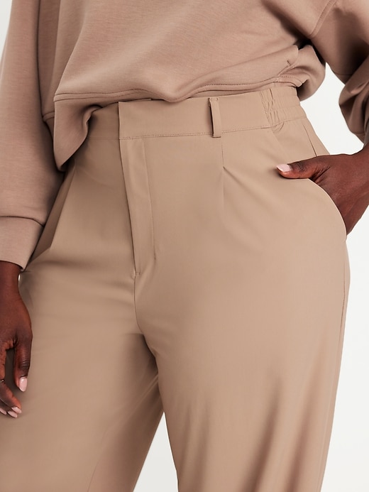 L'image numéro 3 présente Pantalon tailleur Tech élégant jambe large à taille haute