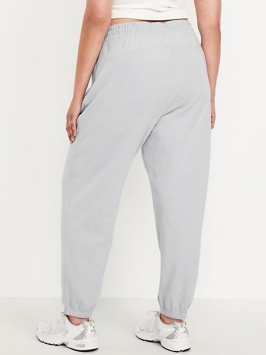 L'image numéro 7 présente Pantalon cargo à taille haute en Molleton dynamique