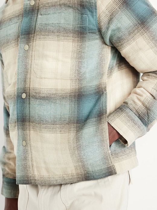 L'image numéro 4 présente Veste-chemise courte isolée en flanelle