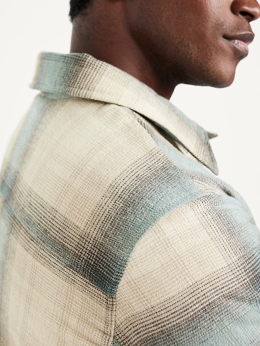 L'image numéro 5 présente Veste-chemise courte isolée en flanelle