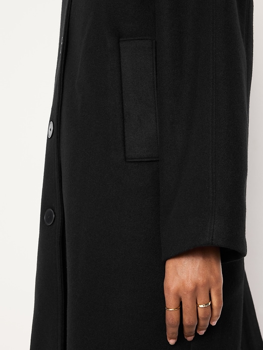 L'image numéro 6 présente Manteau hydrorésistant boutonné sur le devant