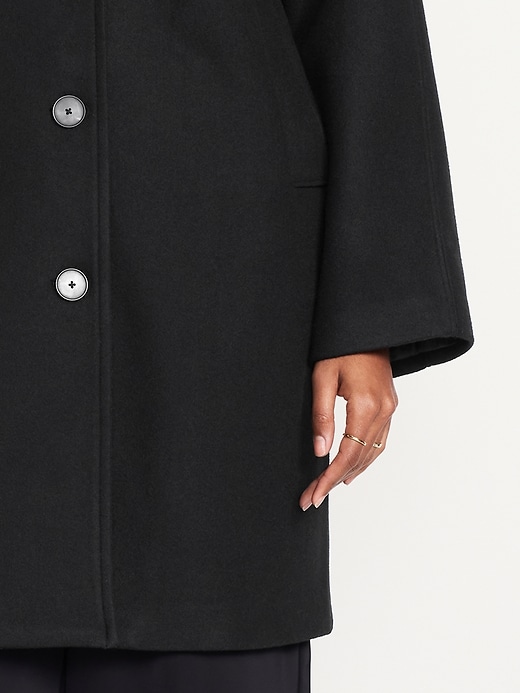 L'image numéro 4 présente Manteau hydrorésistant boutonné sur le devant