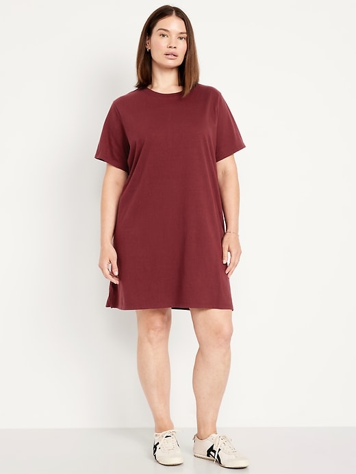 L'image numéro 5 présente Robe t-shirt courte rétro