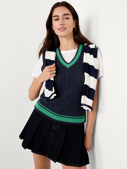 L'image numéro 3 présente Gilet en tricot torsadé