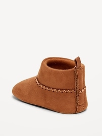 L'image numéro 3 présente Chaussons mocassins en suédine unisexes pour bébé