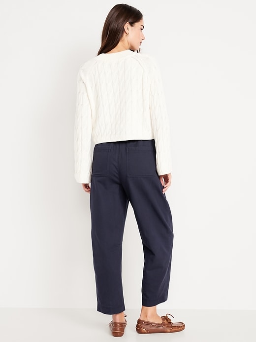 L'image numéro 3 présente Pantalon coupe baril longueur cheville à taille haute