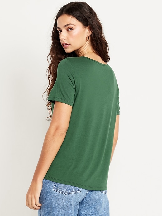 L'image numéro 2 présente T-shirt luxueux à col en V