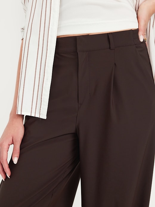 L'image numéro 8 présente Pantalon tailleur Tech élégant jambe large à taille haute