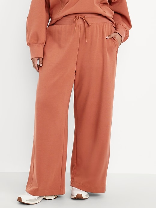 Image number 6 showing, Extra High-Waisted Dynamic Fleece Wide-Leg Sweatpants