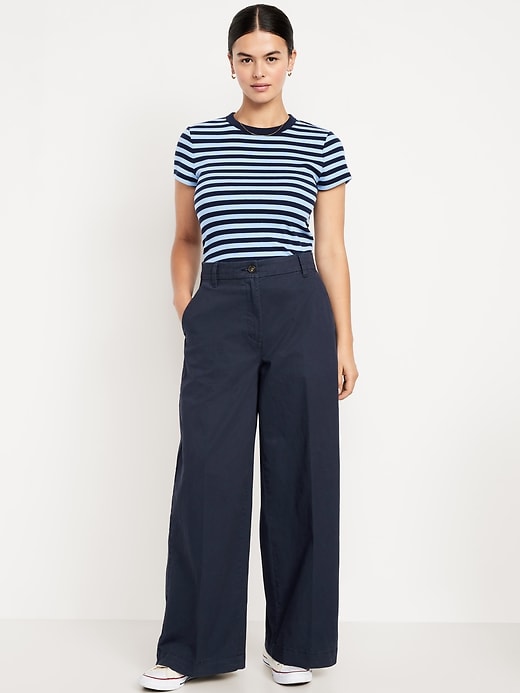 L'image numéro 4 présente Chino à jambe ultra-large à taille très haute