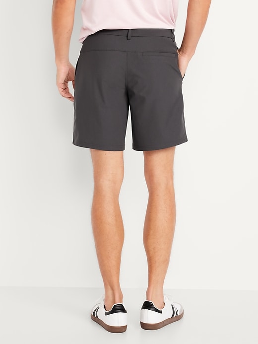 L'image numéro 2 présente Short chino Tech hybride, entrejambe de 20 cm