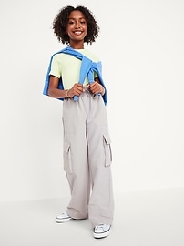 Voir une image plus grande du produit 3 de 4. Pantalon cargo Performance à taille haute et à jambe large pour fille