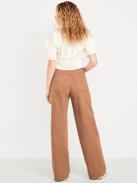 L'image numéro 3 présente Jean à jambe large et à taille très haute
