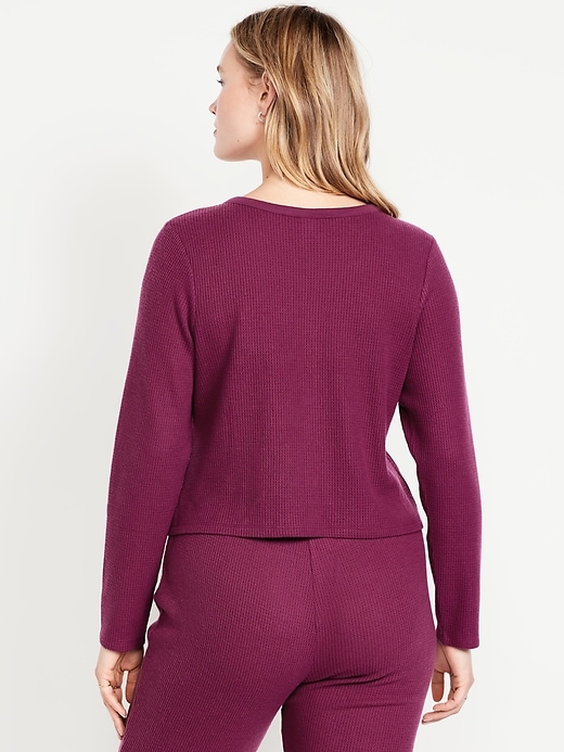 L'image numéro 5 présente Haut de nuit boutonné en tricot gaufré