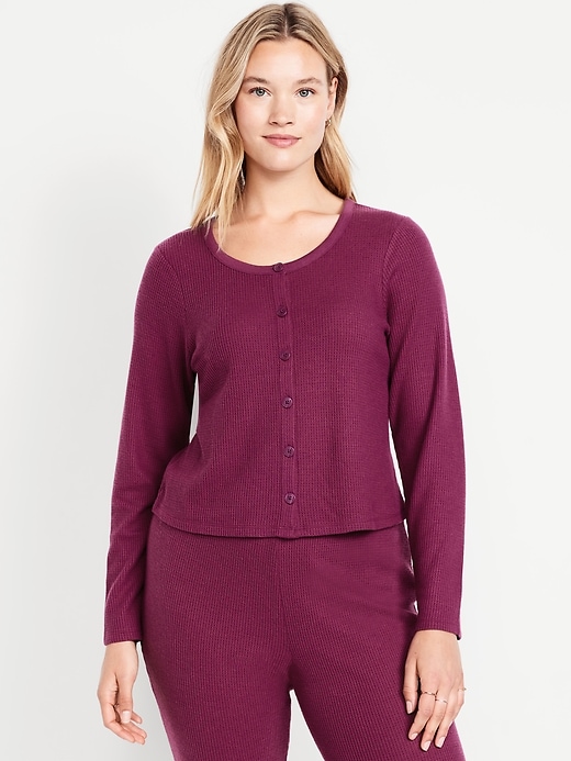 L'image numéro 4 présente Haut de nuit boutonné en tricot gaufré