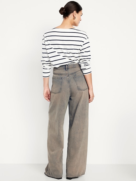 L'image numéro 6 présente Jean coupe généreuse jambe large à taille haute