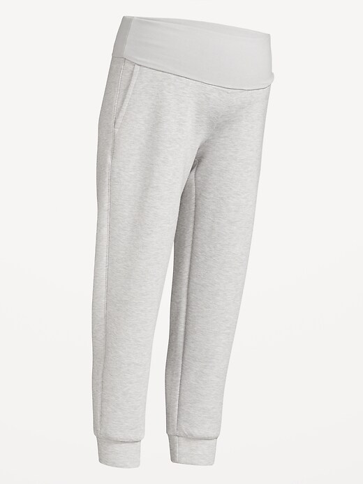 L'image numéro 1 présente Pantalon de jogging en molleton raffiné à taille rabattable de maternité