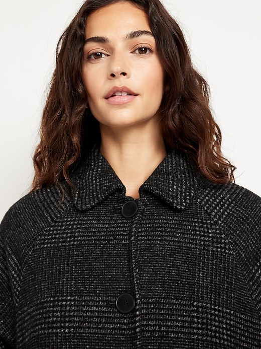 L'image numéro 6 présente Manteau hydrorésistant boutonné sur le devant