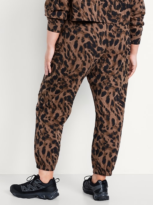 Image number 7 showing, High-Waisted Dynamic Fleece Sweatpants